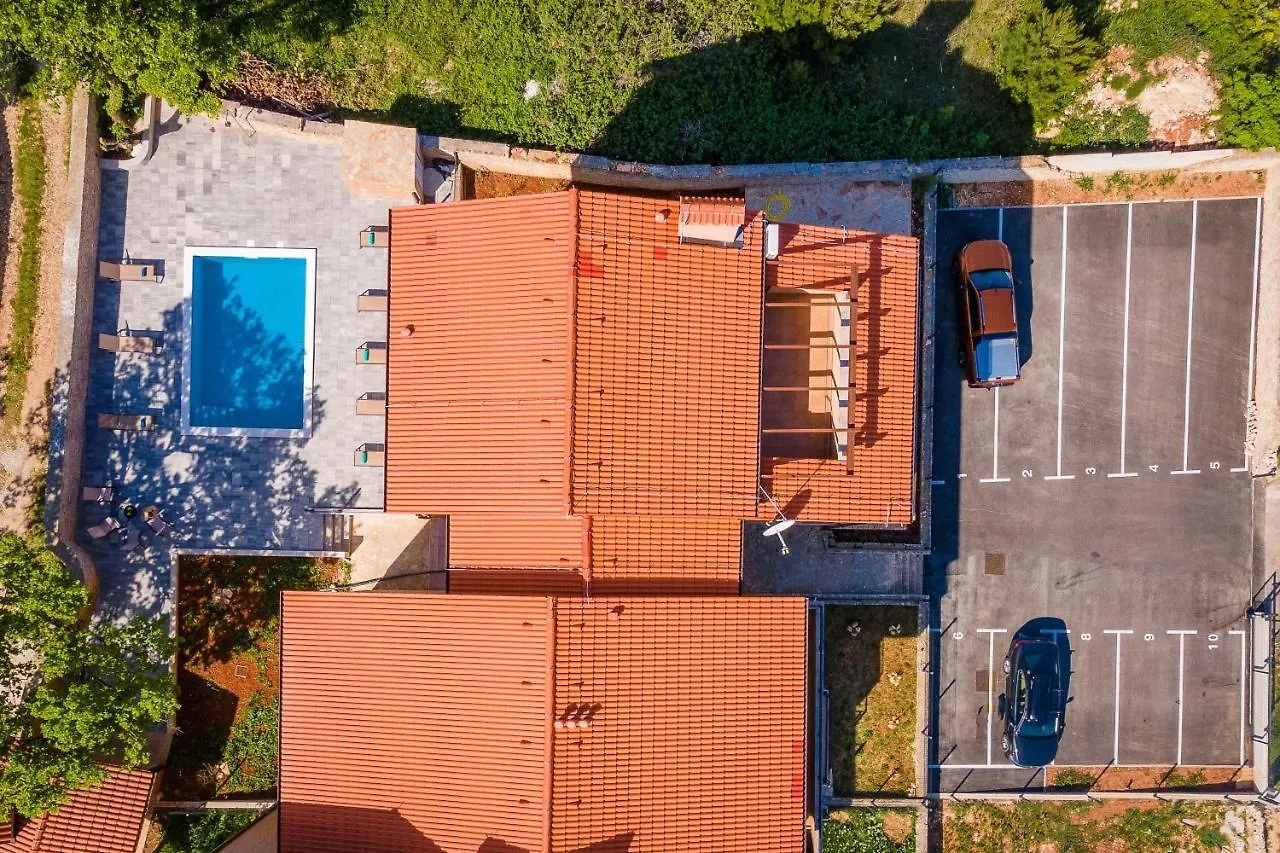 Apartments Cesare With Shared Pool Liznjan