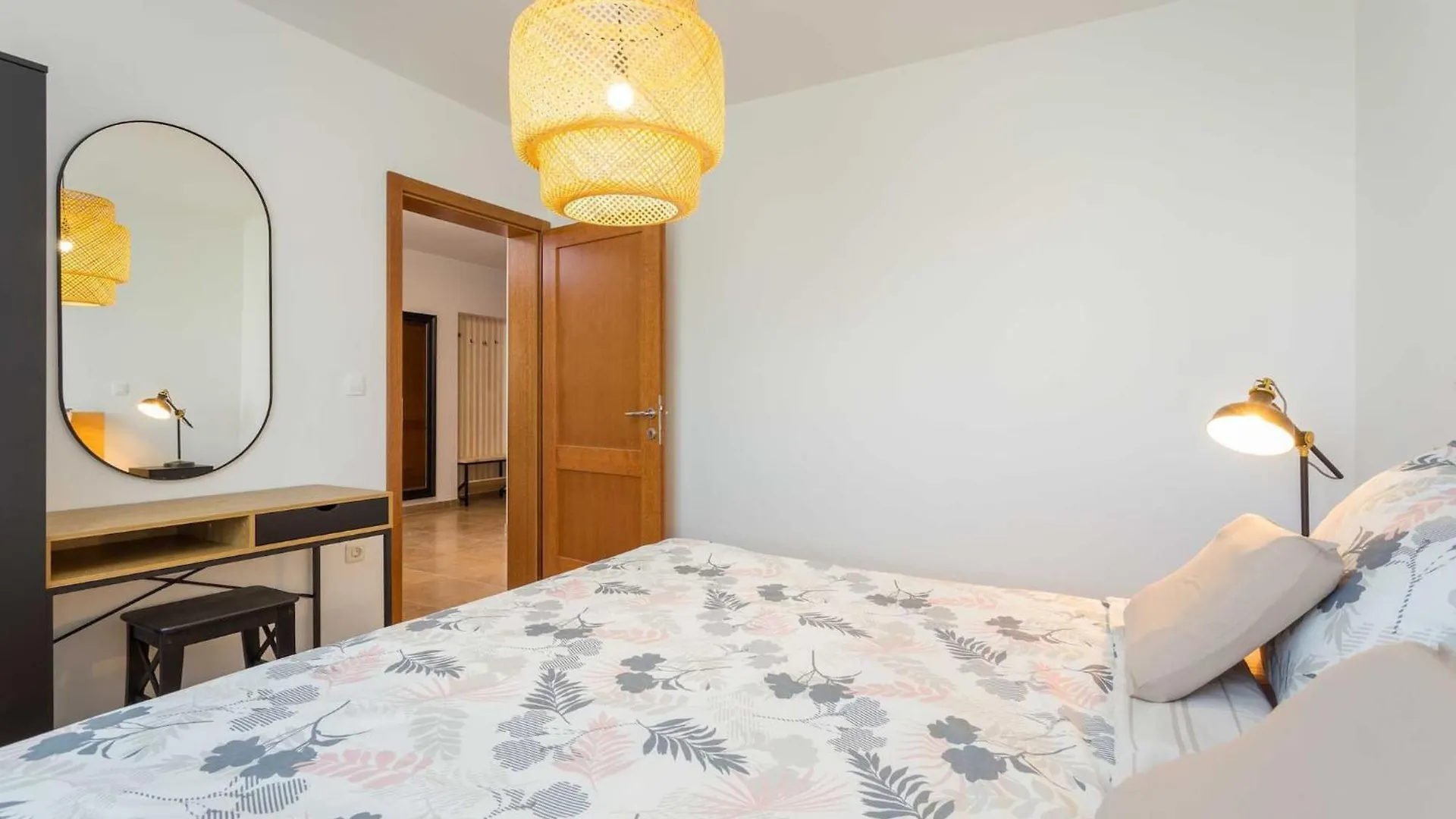 Apartments Cesare With Shared Pool Liznjan