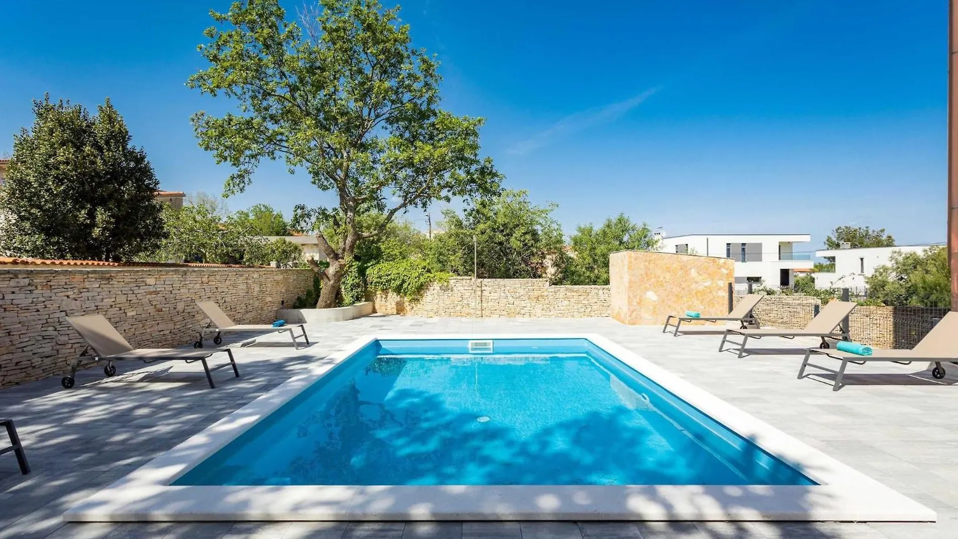Apartments Cesare With Shared Pool Liznjan 0*,  Croatia