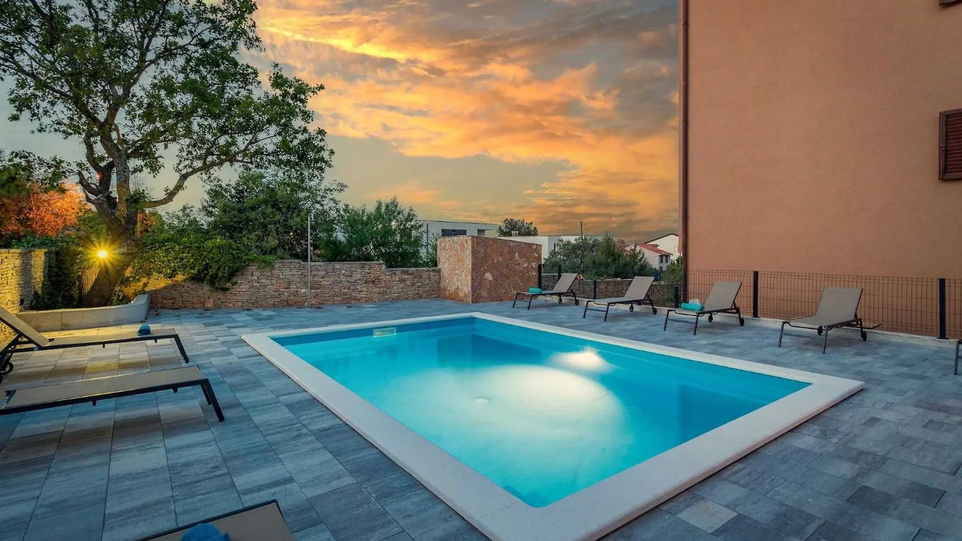 Apartments Cesare With Shared Pool Liznjan